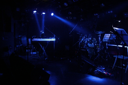 �N���b�N����Ƒ傫�ȃT�C�Y�Ō����܂��B�߂鎞�̓u���E�U�̃{�^�������g�����������B�ʐ^�̖��f�]�ڂ��ւ��܂�