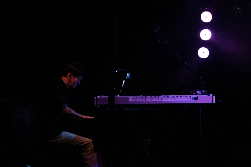 �N���b�N����Ƒ傫�ȃT�C�Y�Ō����܂��B�߂鎞�̓u���E�U�̃{�^�������g�����������B�ʐ^�̖��f�]�ڂ��ւ��܂�