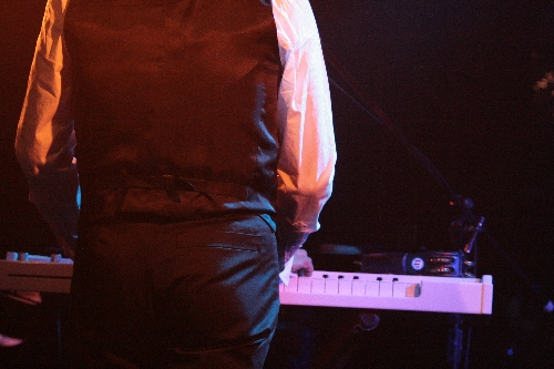 �N���b�N����Ƒ傫�ȃT�C�Y�Ō����܂��B�߂鎞�̓u���E�U�̃{�^�������g�����������B�ʐ^�̖��f�]�ڂ��ւ��܂�