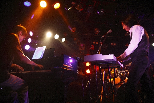 �N���b�N����Ƒ傫�ȃT�C�Y�Ō����܂��B�߂鎞�̓u���E�U�̃{�^�������g�����������B�ʐ^�̖��f�]�ڂ��ւ��܂�