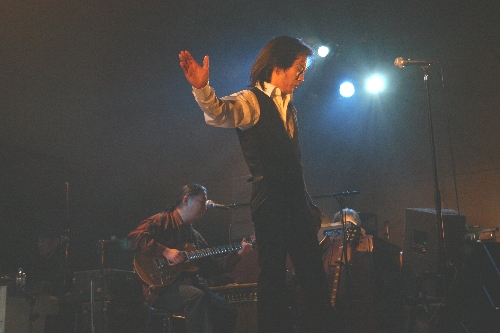 �N���b�N����Ƒ傫�ȃT�C�Y�Ō����܂�.
�߂鎞�̓u���E�U�̃{�^�������g�����������B�ʐ^�̖��f�]�ڂ��ւ��܂�