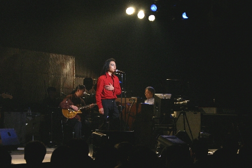 �N���b�N����Ƒ傫�ȃT�C�Y�Ō����܂��B�߂鎞�̓u���E�U�̃{�^�������g�����������B�ʐ^�̖��f�]�ڂ��ւ��܂�