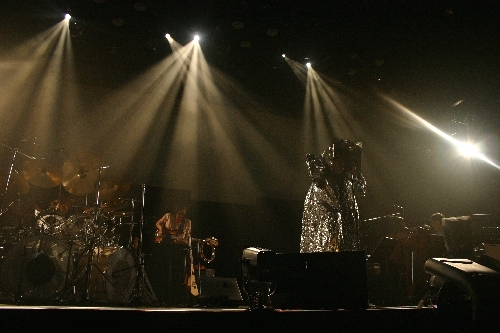 �N���b�N����Ƒ傫�ȃT�C�Y�Ō����܂��B���ǂ鎞�̓u���E�U�̃{�^�������g�����������B�ʐ^�̖��f�]�ڂ��ւ��܂�