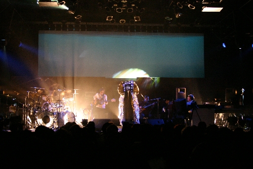 �N���b�N����Ƒ傫�ȃT�C�Y�Ō����܂��B���ǂ鎞�̓u���E�U�̃{�^�������g�����������B�ʐ^�̖��f�]�ڂ��ւ��܂�