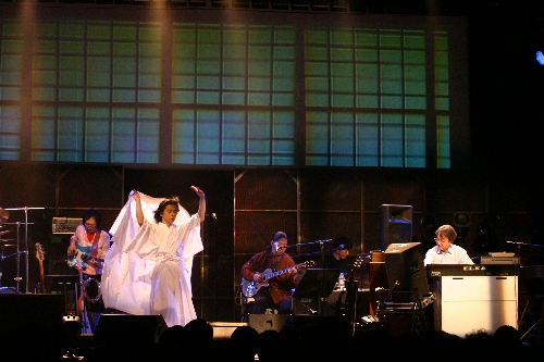 �N���b�N����Ƒ傫�ȃT�C�Y�Ō����܂��B�߂鎞�̓u���E�U�̃{�^�������g�����������B�ʐ^�̖��f�]�ڂ��ւ��܂�